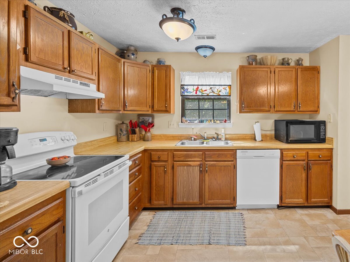 206 Rolling Ridge Road Shelbyville, IN 46176 - Photo 9 of 25