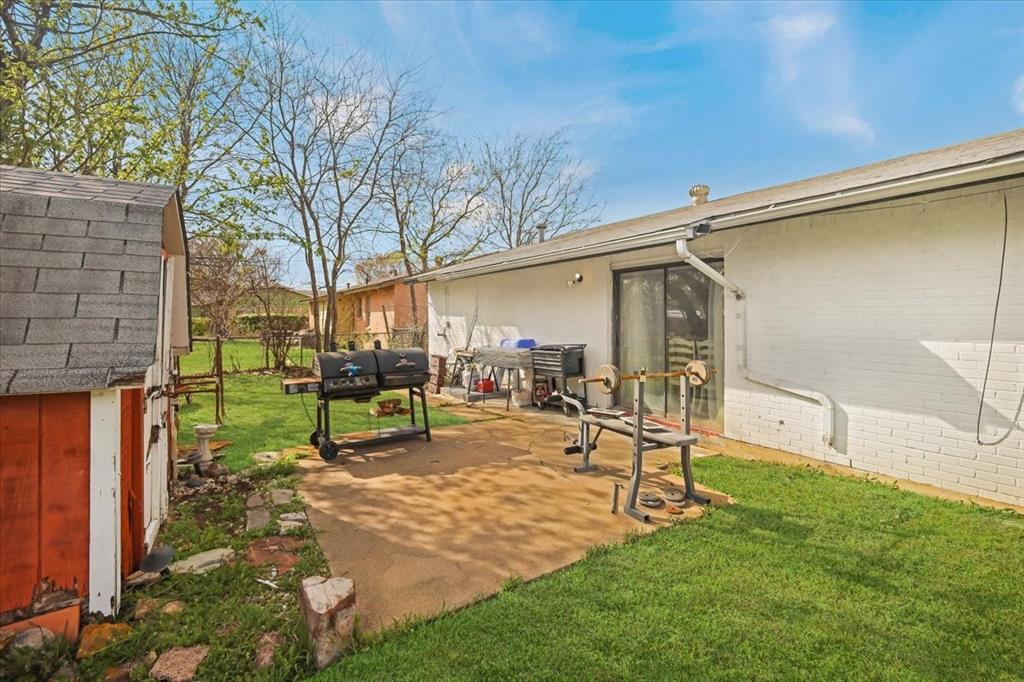 2508 West Rochelle Road Irving, TX 75062 - Photo 15 of 19 a view of a backyard with a patio