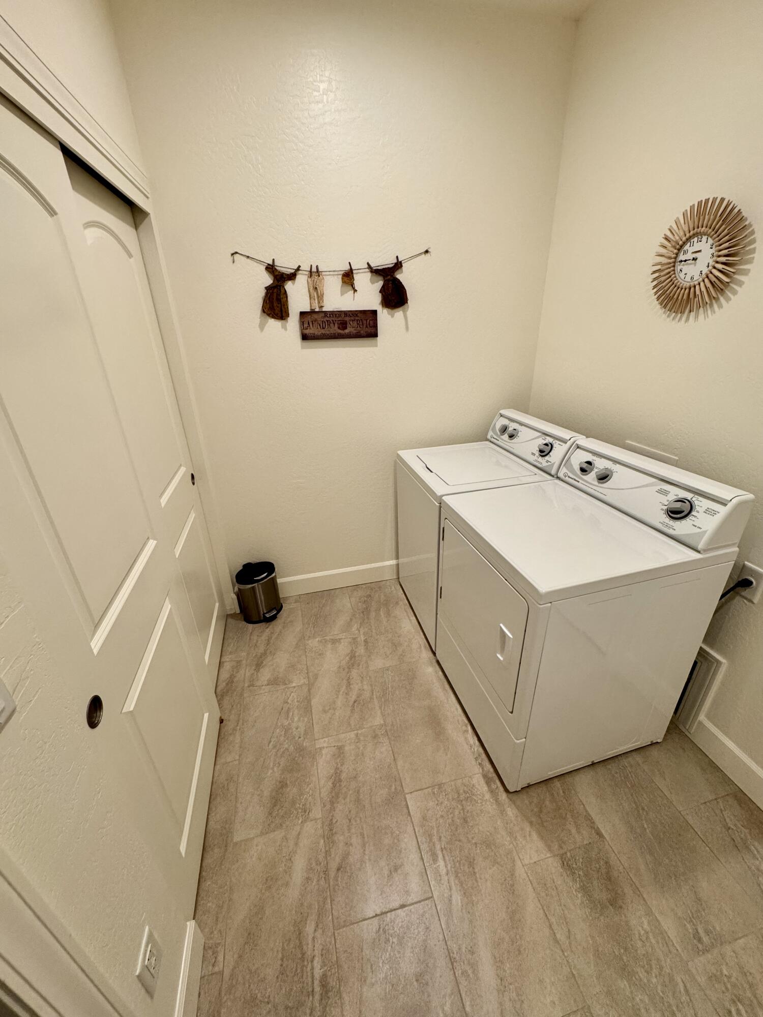 438 Cheney Loop Central Point, OR 97502 - Photo 13 of 15 Large laundry room with ample closet
