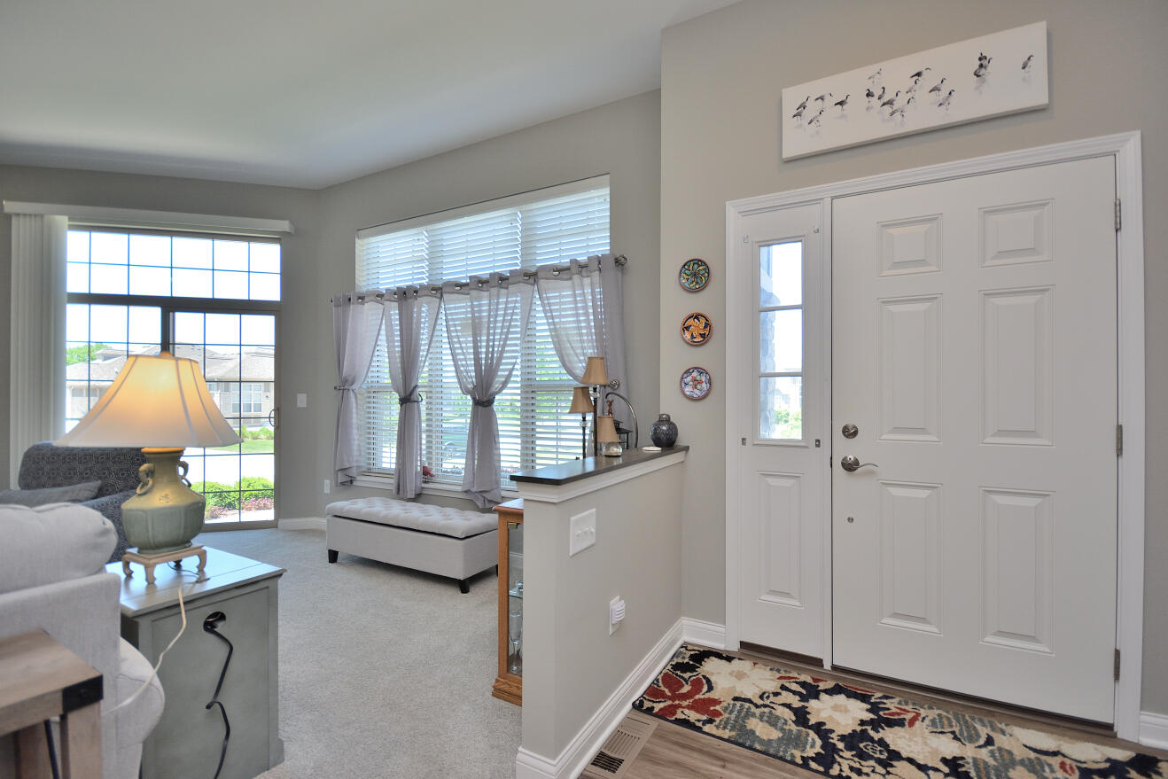 4380 Nighthawk Trail Brookfield, WI 53005 - Photo 2 of 37 Entryway