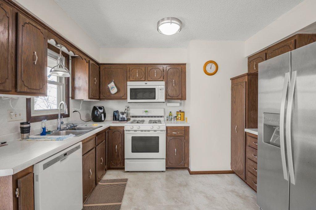 16420 Lake Ridge Drive Maple Grove, MN 55311 - Photo 23 of 36