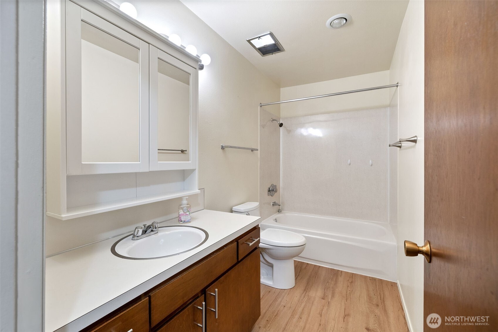 8516 196th Street Southwest, Unit 105 Edmonds, WA 98026 - Photo 17 of 40