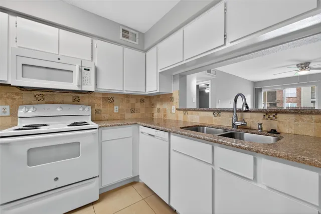 $130,000 | 18800 Egret Bay Boulevard, Unit 1207, Webster, TX 77058