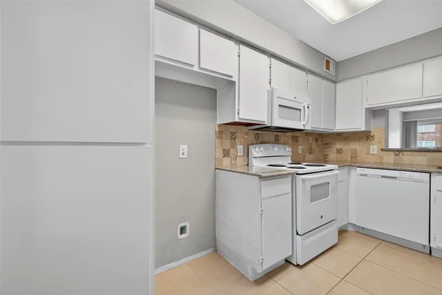 $130,000 | 18800 Egret Bay Boulevard, Unit 1207, Webster, TX 77058