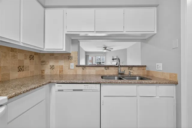 $130,000 | 18800 Egret Bay Boulevard, Unit 1207, Webster, TX 77058