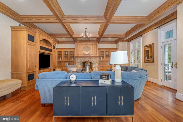 a view of livingroom with furniture and windows