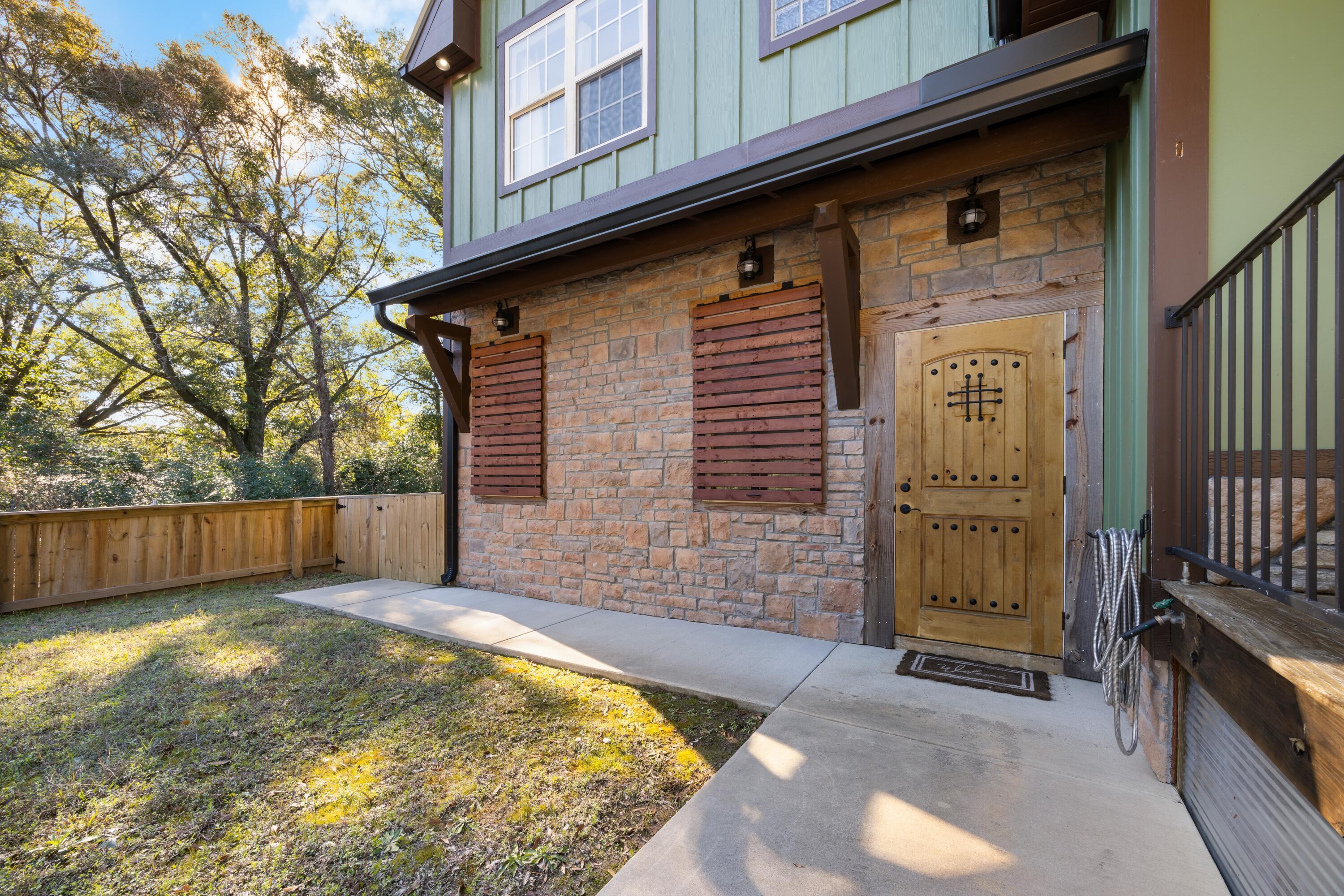 981 East Chestnut Avenue Crestview, FL 32539 - Photo 11 of 80 602A9458