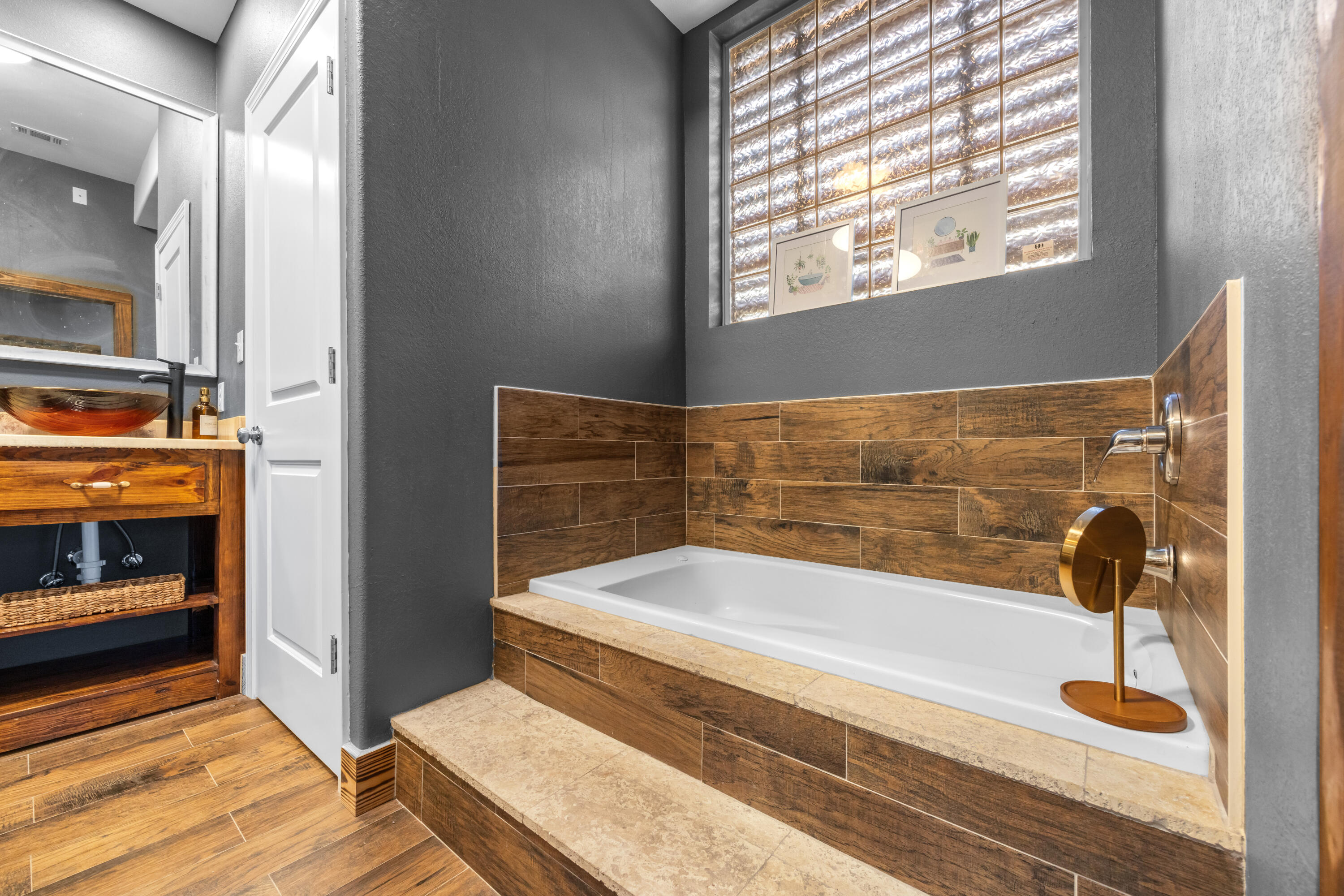981 East Chestnut Avenue Crestview, FL 32539 - Photo 29 of 80 a bathroom with a bathtub and a shower