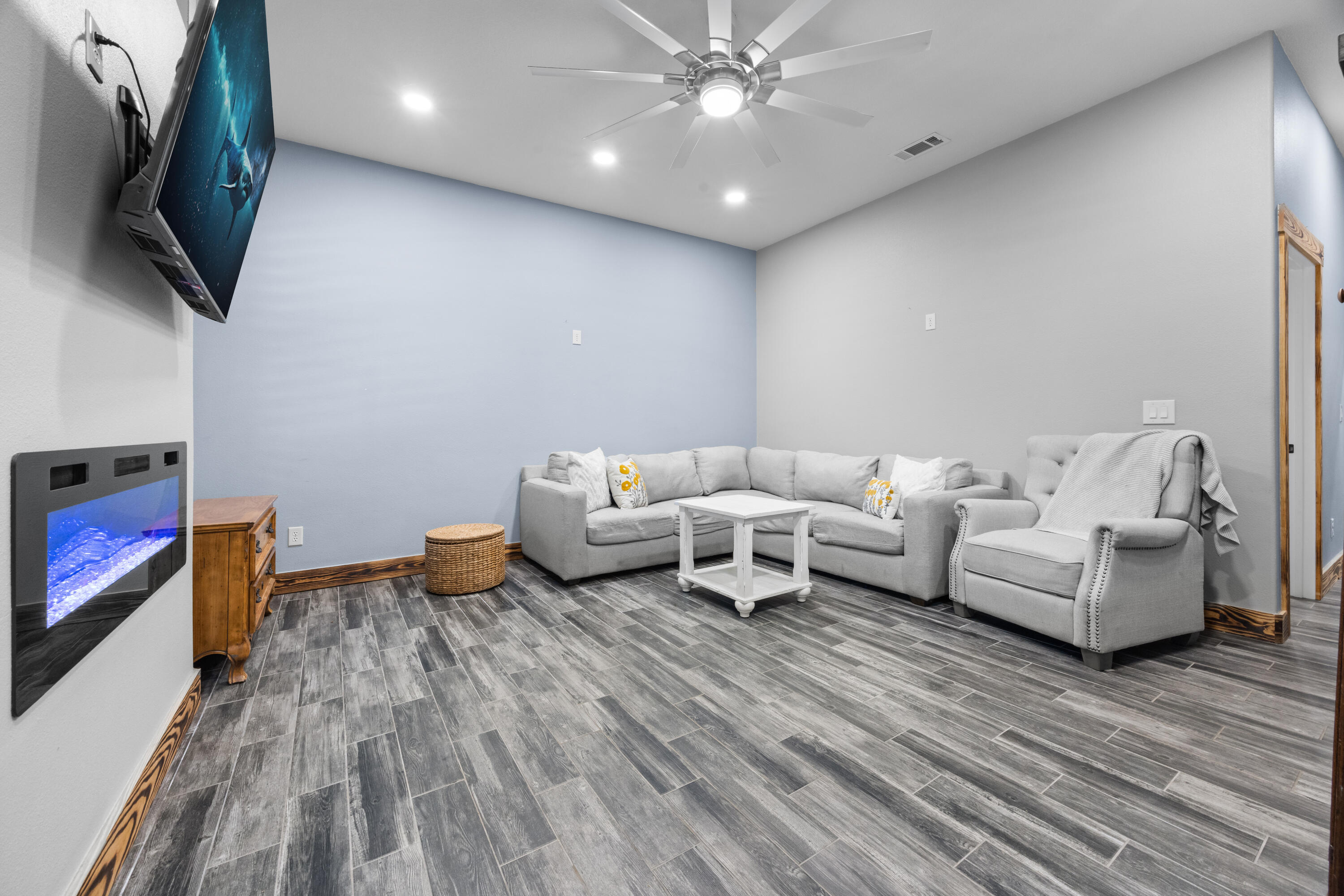 981 East Chestnut Avenue Crestview, FL 32539 - Photo 34 of 80 a living room with furniture and a flat screen tv