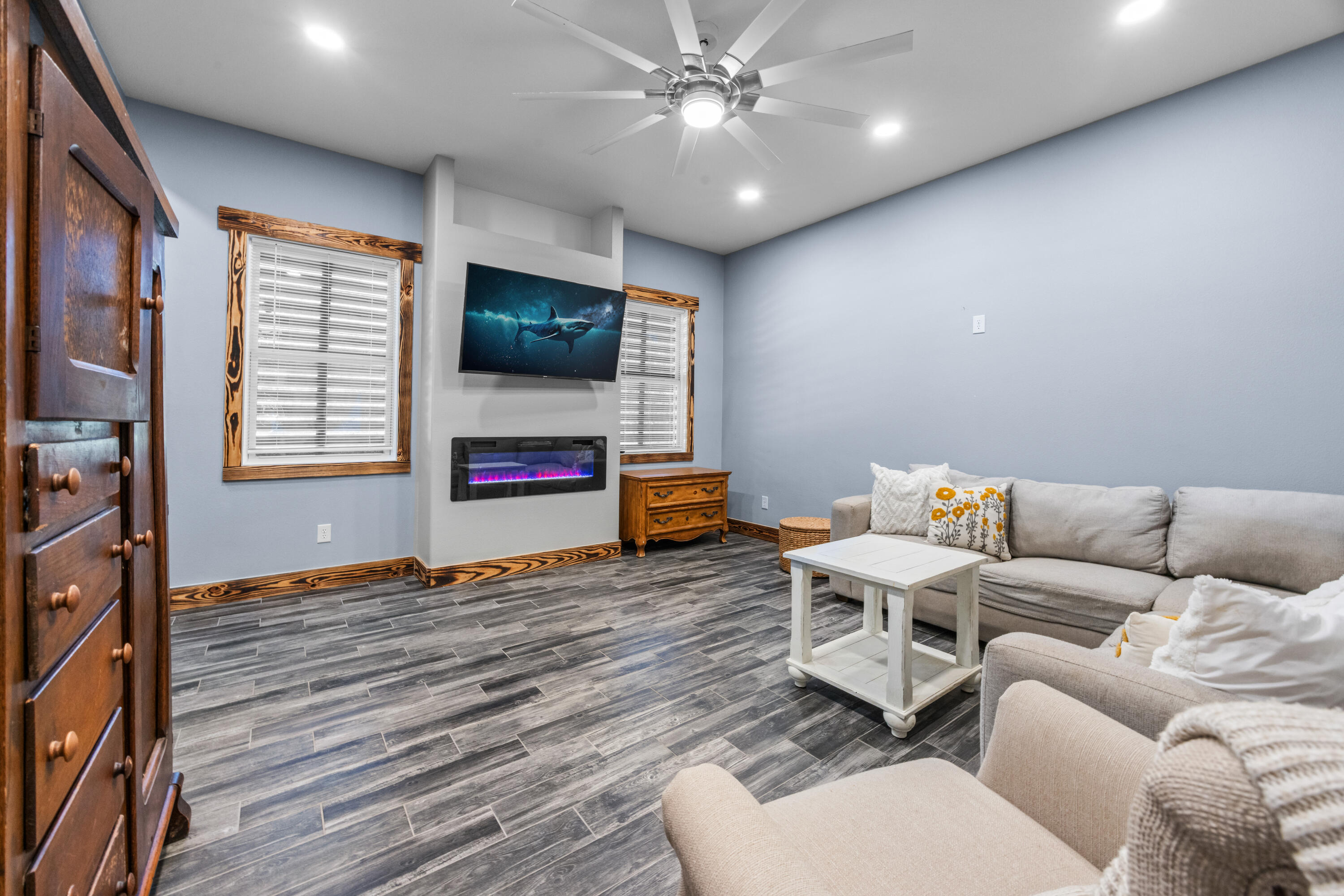 981 East Chestnut Avenue Crestview, FL 32539 - Photo 36 of 80 a living room with furniture and a flat screen tv