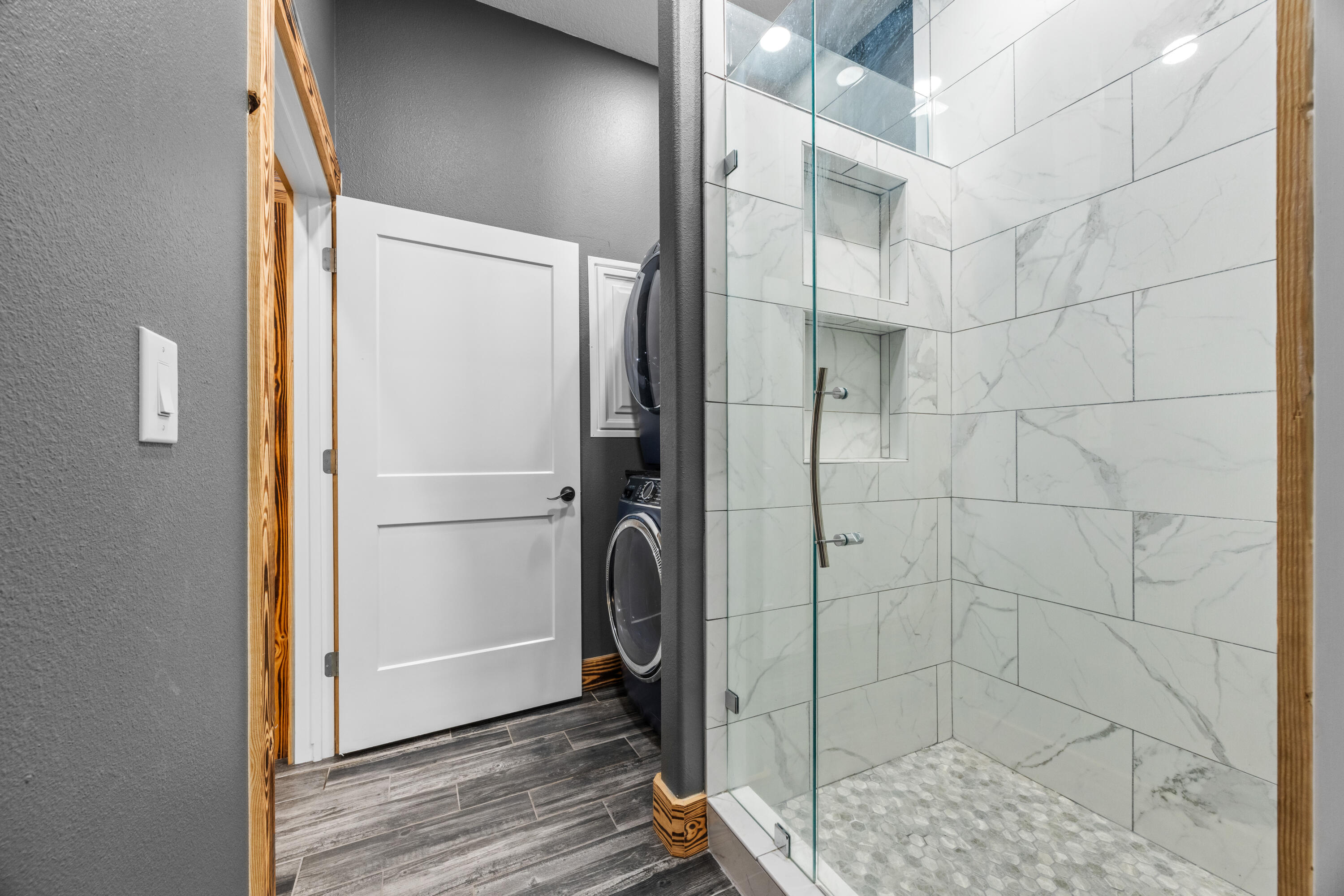 981 East Chestnut Avenue Crestview, FL 32539 - Photo 45 of 80 a bathroom with a shower