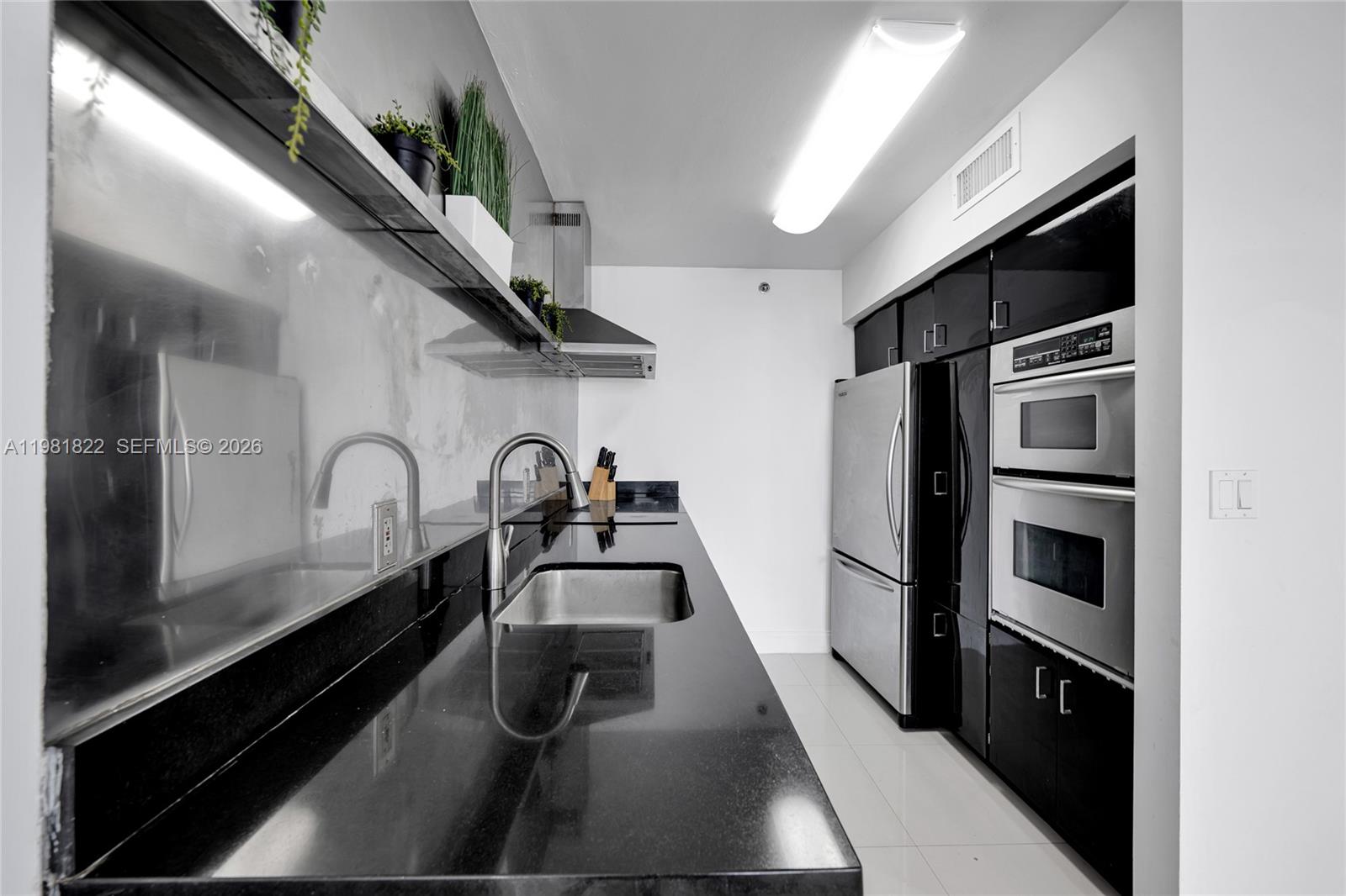 100 Lincoln Road, Unit 1511 Miami Beach, FL 33139 - Photo 9 of 39