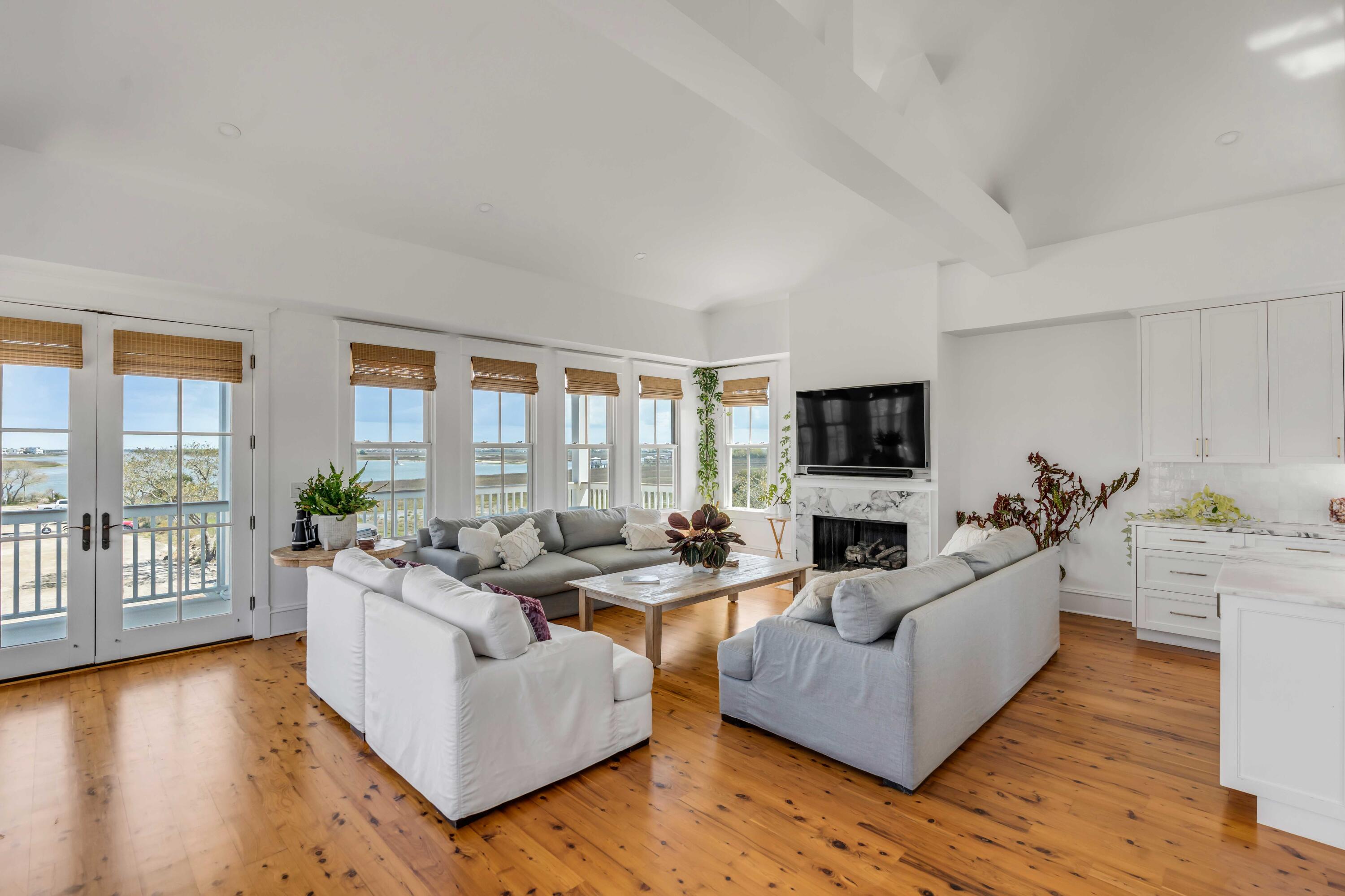 904 Middle Street Sullivans Island, SC 29482 - Photo 7 of 64 Interior_904 Middle_14_LR2