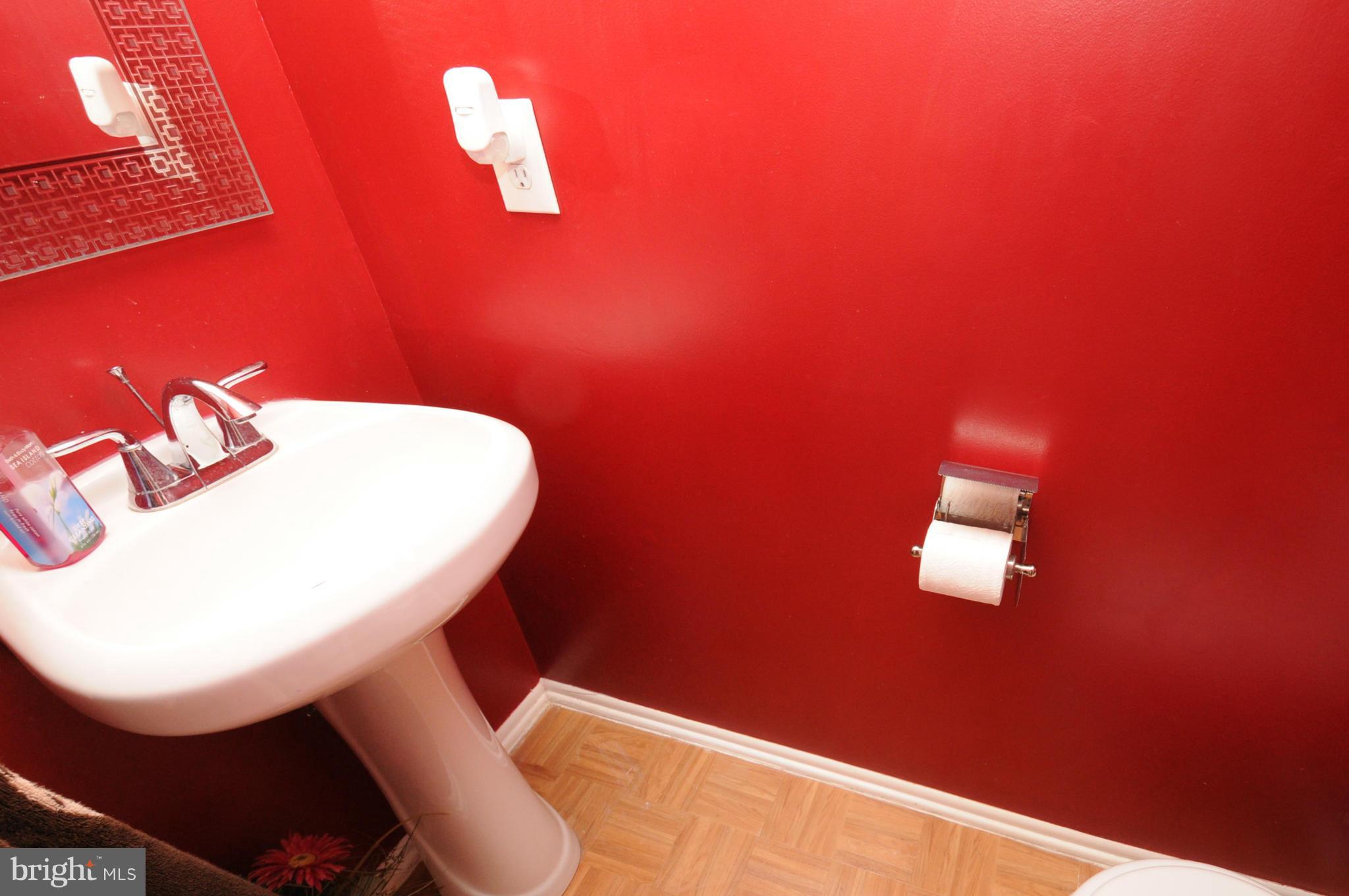 8324 Moline Place Springfield, VA 22153 - Photo 20 of 25 Bath
