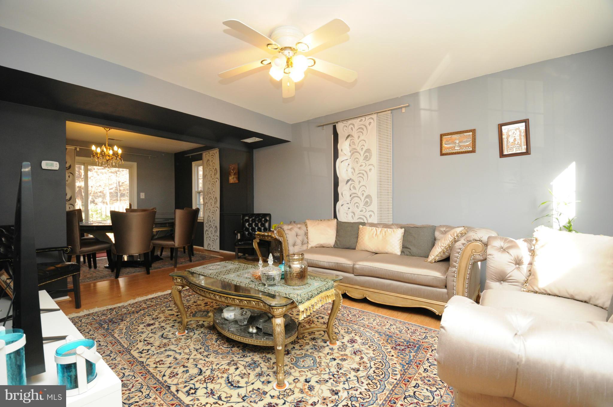 8324 Moline Place Springfield, VA 22153 - Photo 4 of 25 Living Room