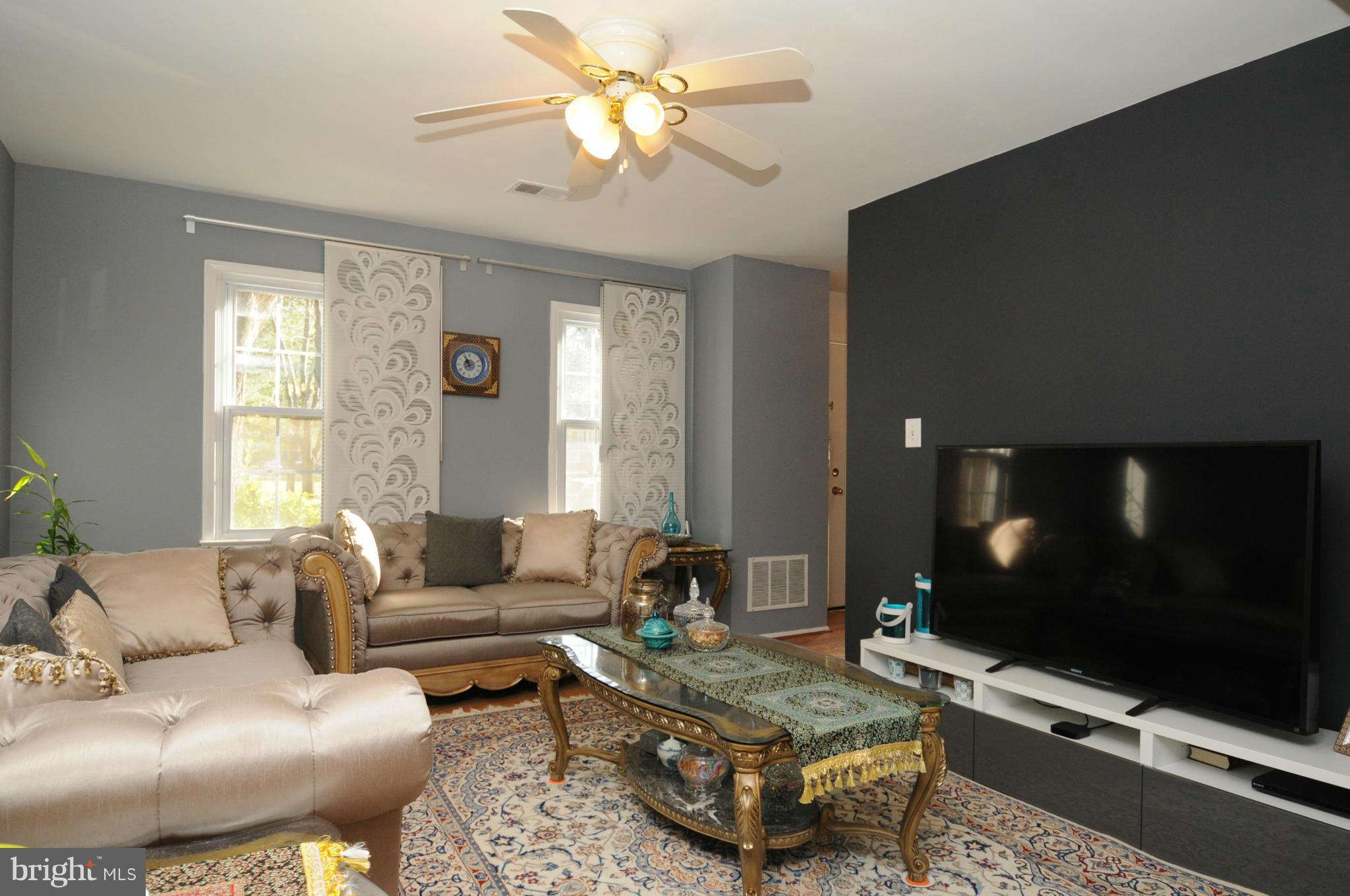 8324 Moline Place Springfield, VA 22153 - Photo 5 of 25 Living Room