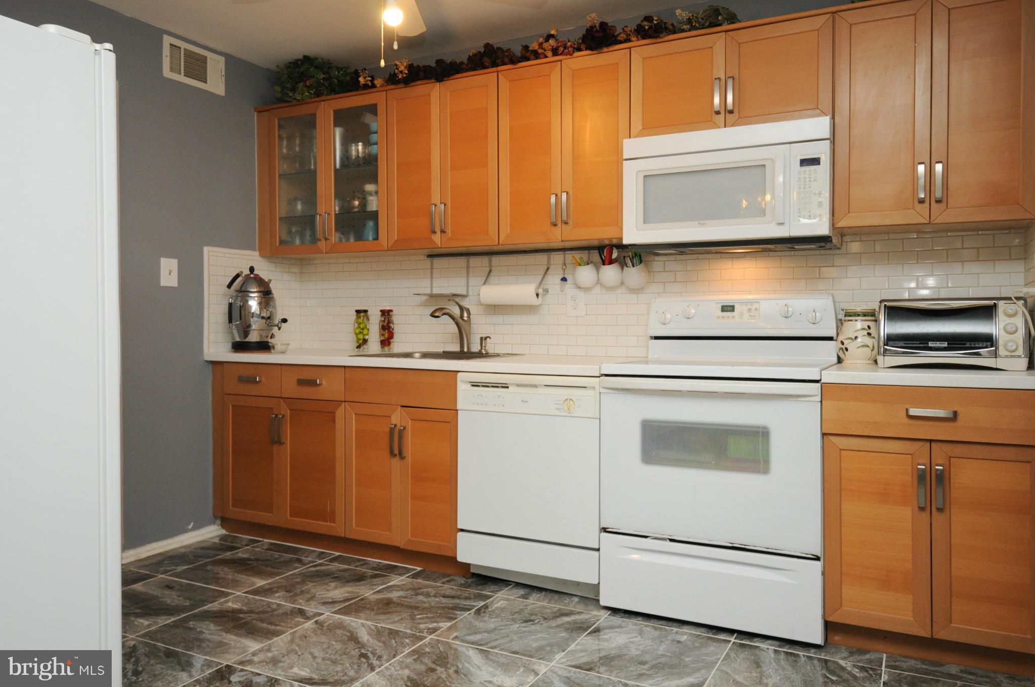 8324 Moline Place Springfield, VA 22153 - Photo 9 of 25 Kitchen
