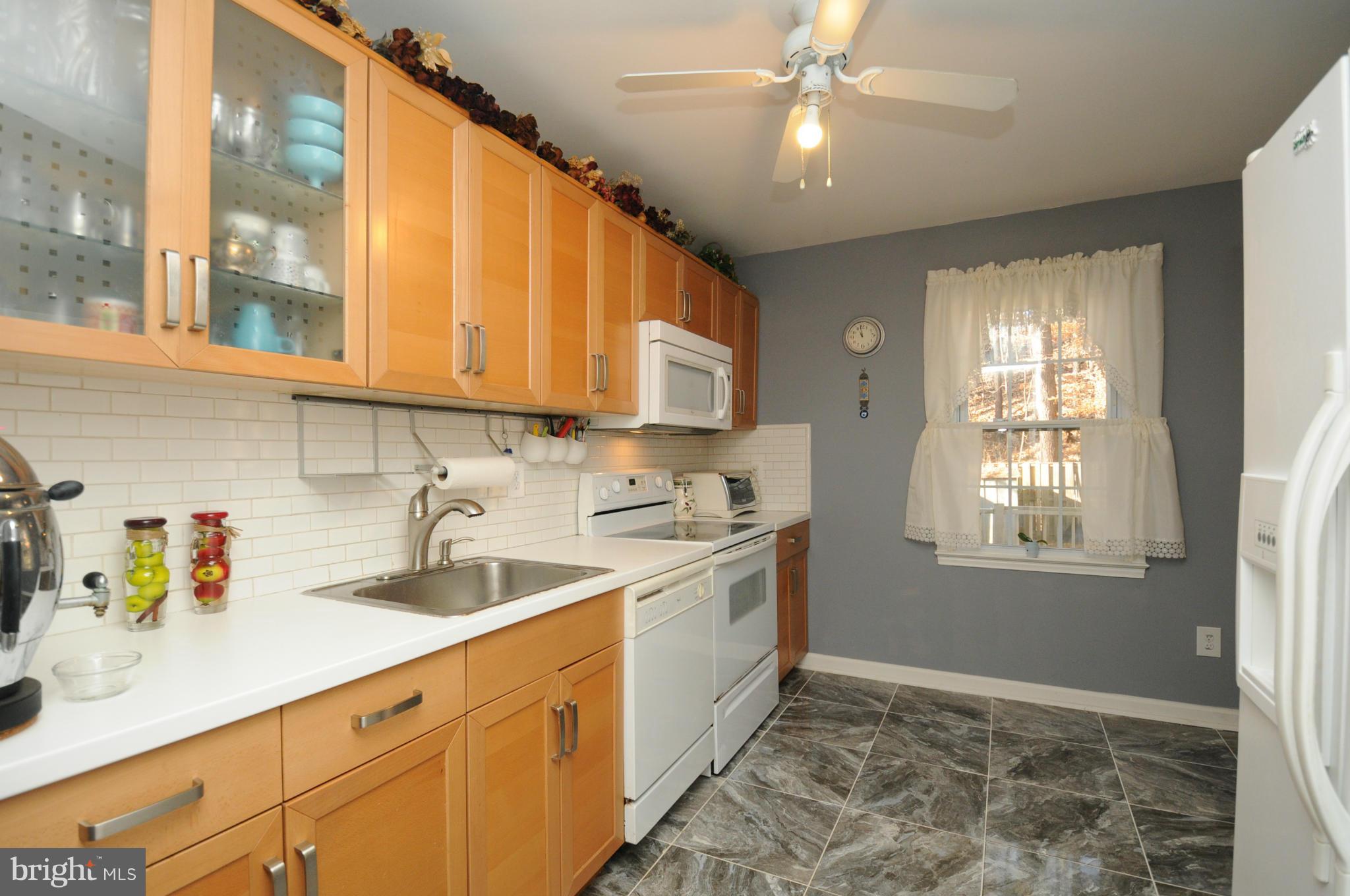 8324 Moline Place Springfield, VA 22153 - Photo 10 of 25 Kitchen
