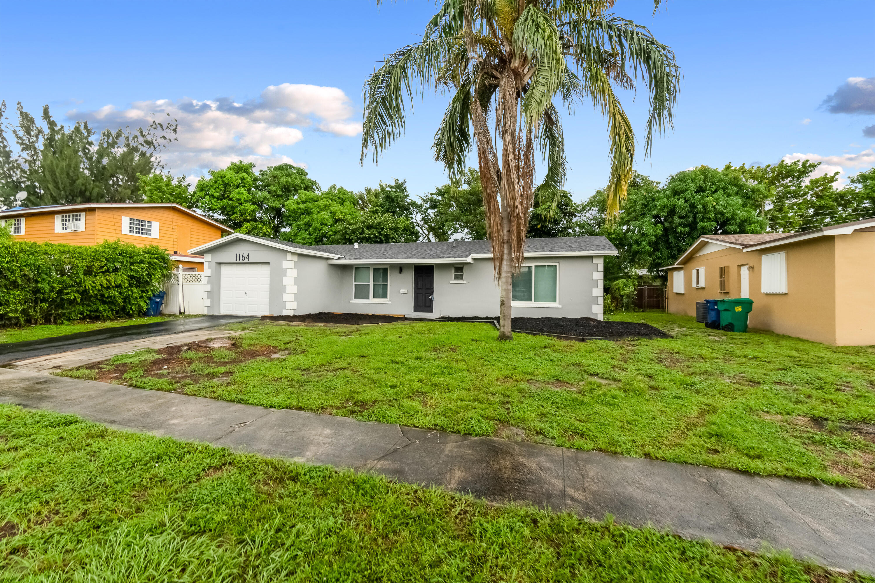 1164 Northwest 45th Terrace Lauderhill, FL 33313 - Photo 3 of 28 38