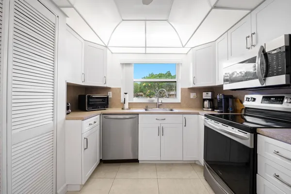 $129,000 | 9330 Sunrise Lakes Boulevard, Unit 104, Sunrise, FL 33322