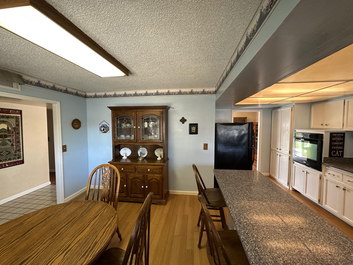 1632 Dixie Drive San Jose, CA 95122 - Photo 5 of 28 a view of a livingroom with furniture