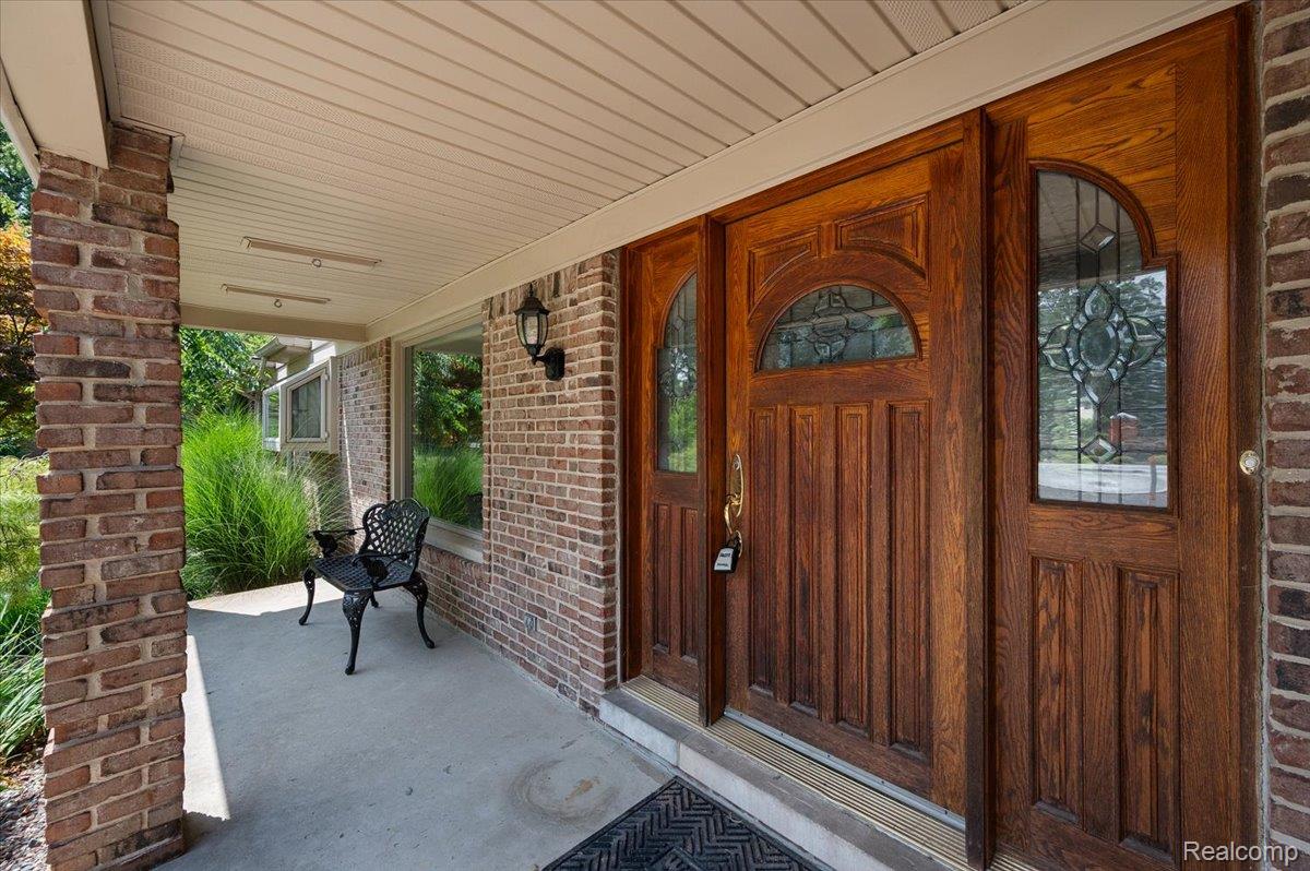 980 Sandhurst Road Bloomfield Hills, MI 48302 - Photo 4 of 75 Front Entrance Alternate View