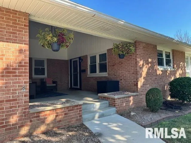 $242,000 | 1 Terry Court, Jacksonville, IL 62650