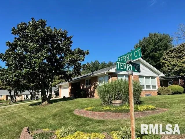$242,000 | 1 Terry Court, Jacksonville, IL 62650