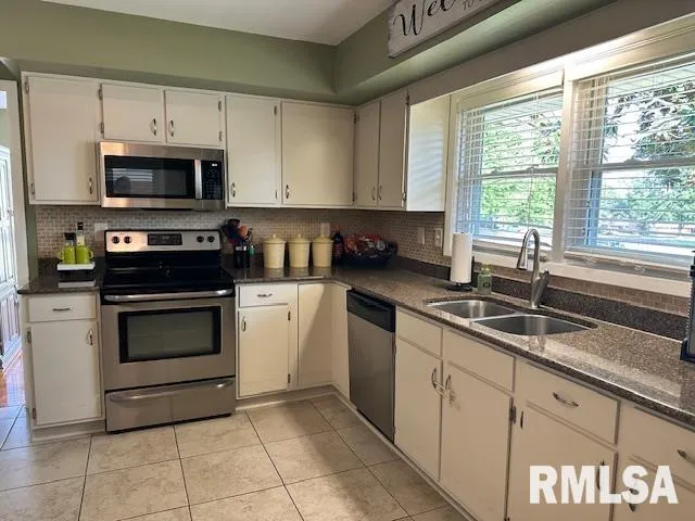 $242,000 | 1 Terry Court, Jacksonville, IL 62650