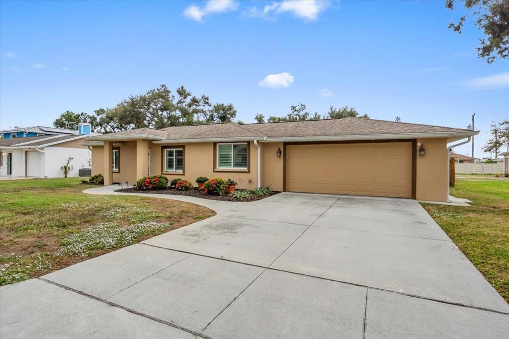 720 Myrtle Avenue Venice, FL 34285 - Photo 3 of 40