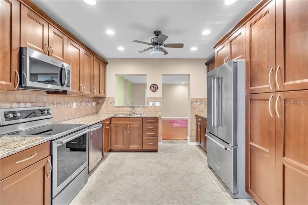 720 Myrtle Avenue Venice, FL 34285 - Photo 7 of 40