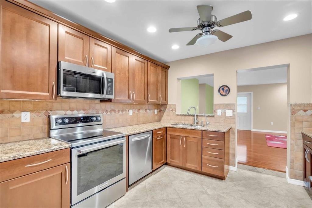 720 Myrtle Avenue Venice, FL 34285 - Photo 8 of 40