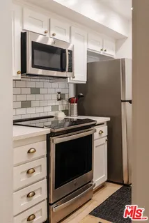 $619,000 | 1230 North Sweetzer Avenue, Unit 204, West Hollywood, CA 90069