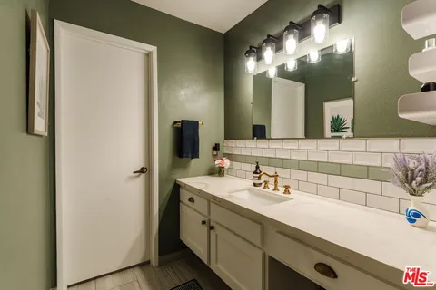 $619,000 | 1230 North Sweetzer Avenue, Unit 204, West Hollywood, CA 90069