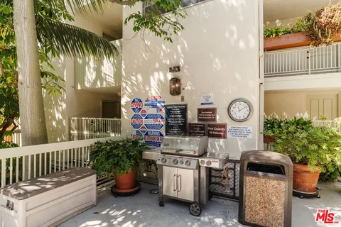 $619,000 | 1230 North Sweetzer Avenue, Unit 204, West Hollywood, CA 90069