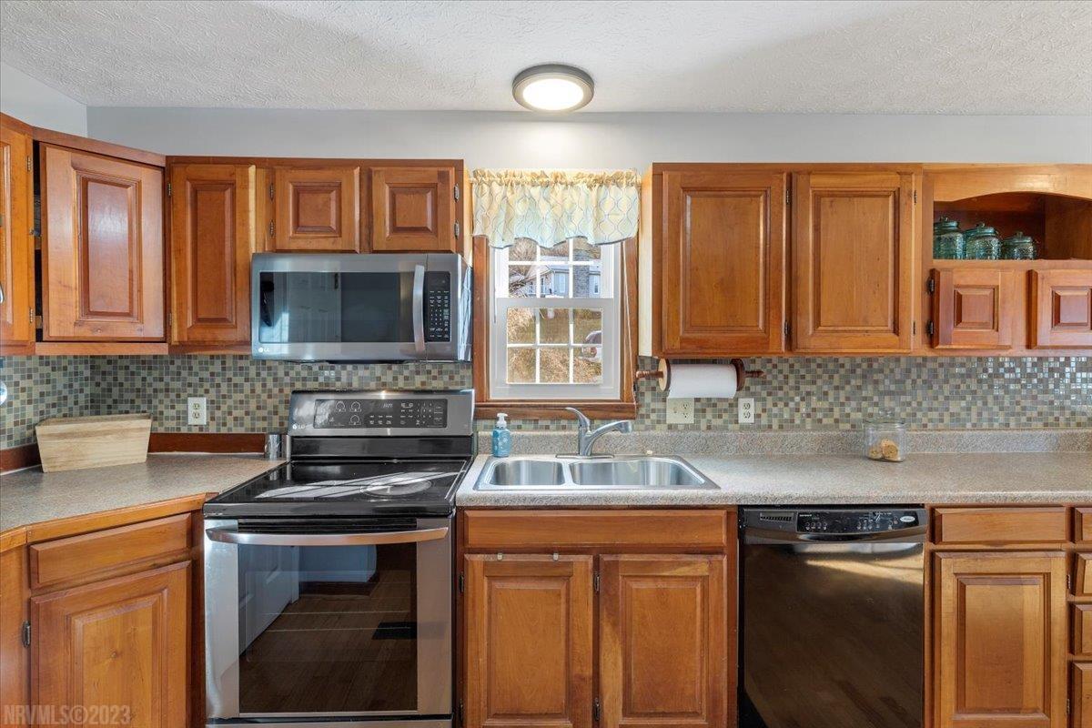 7549 Gate Ten Road Radford, VA 24141 - Photo 12 of 58 Gallery Image 12