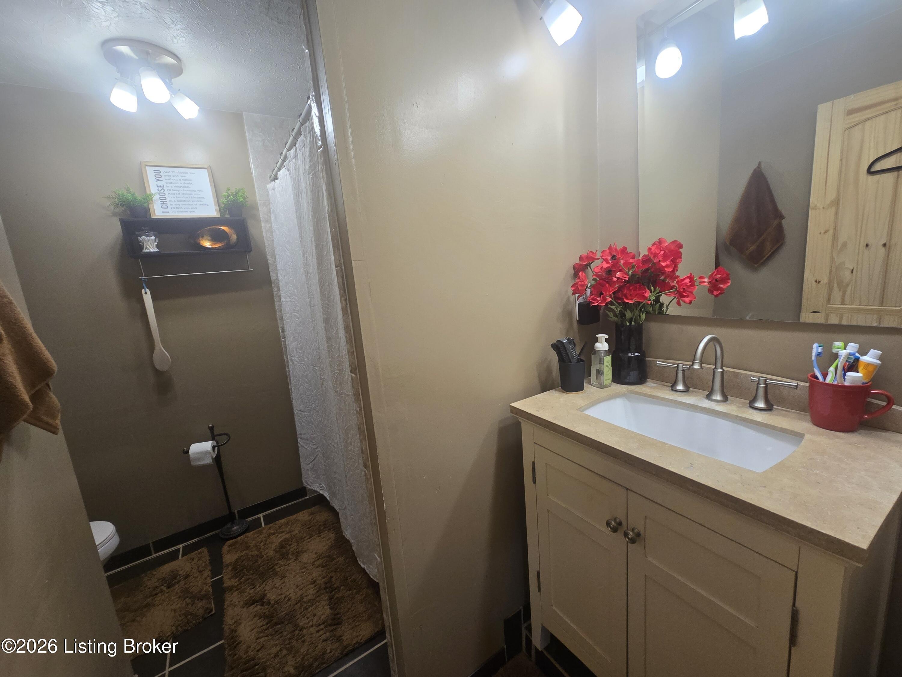 286 Shelton Road Radcliff, KY 40160 - Photo 25 of 50 primary bath
