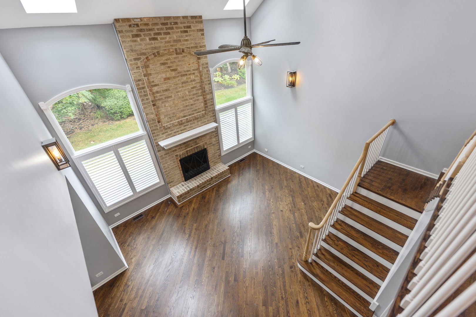 5509 Aspen Avenue Downers Grove, IL 60515 - Photo 11 of 38 a view of an entryway with wooden floor