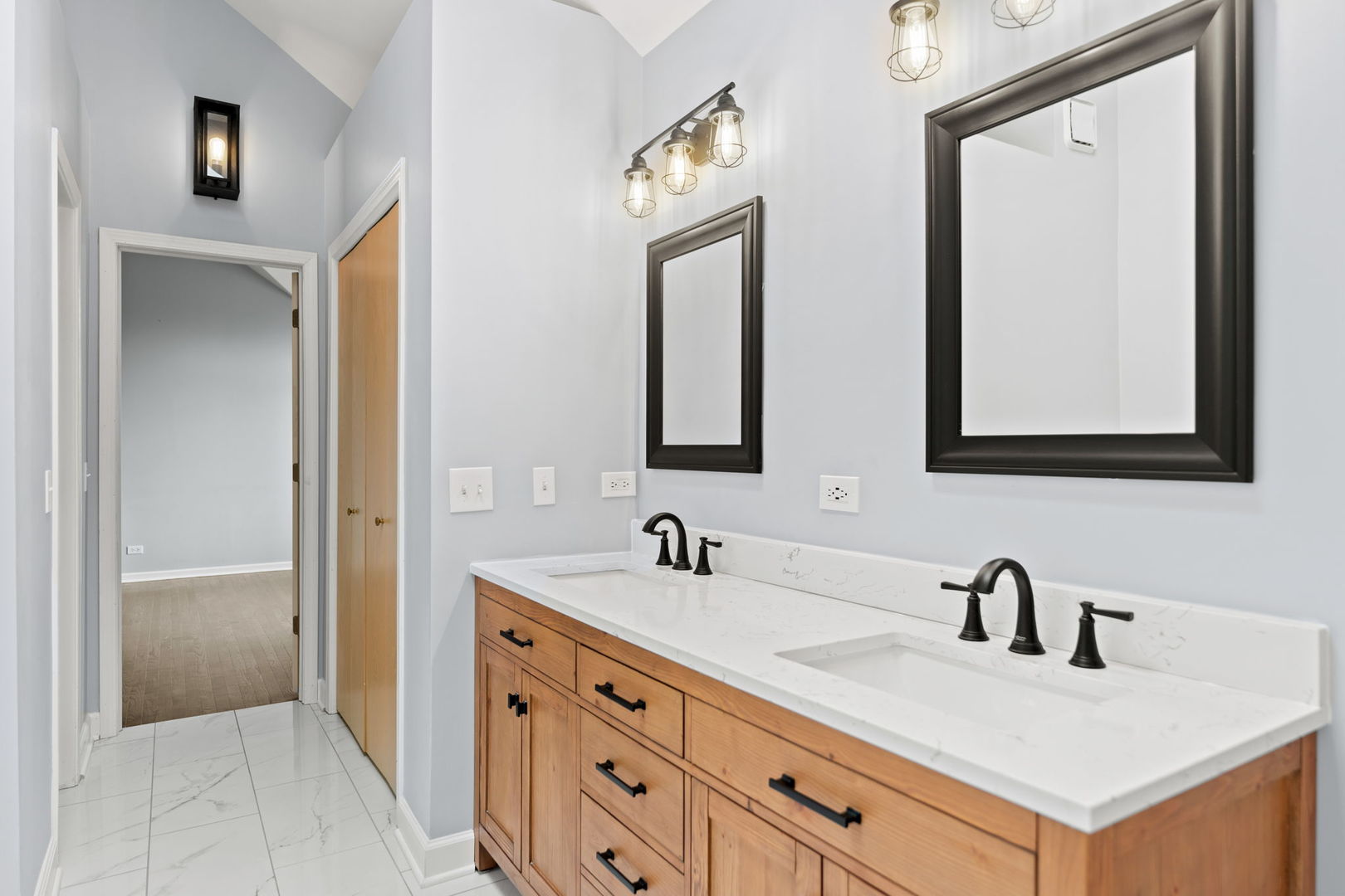 5509 Aspen Avenue Downers Grove, IL 60515 - Photo 18 of 38 a bathroom with 2 sink and a mirror