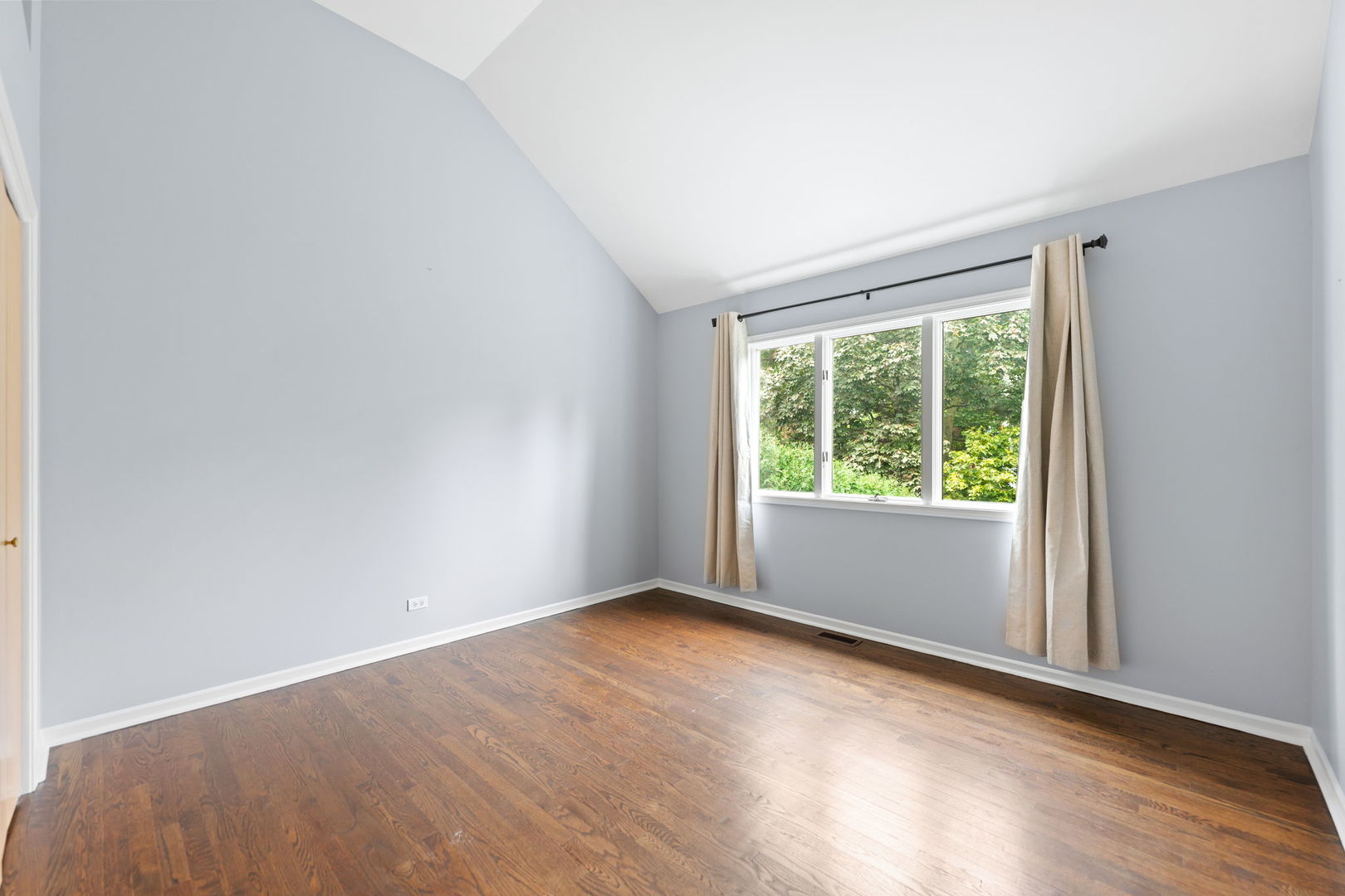 5509 Aspen Avenue Downers Grove, IL 60515 - Photo 21 of 38 a view of an empty room with wooden floor and a window