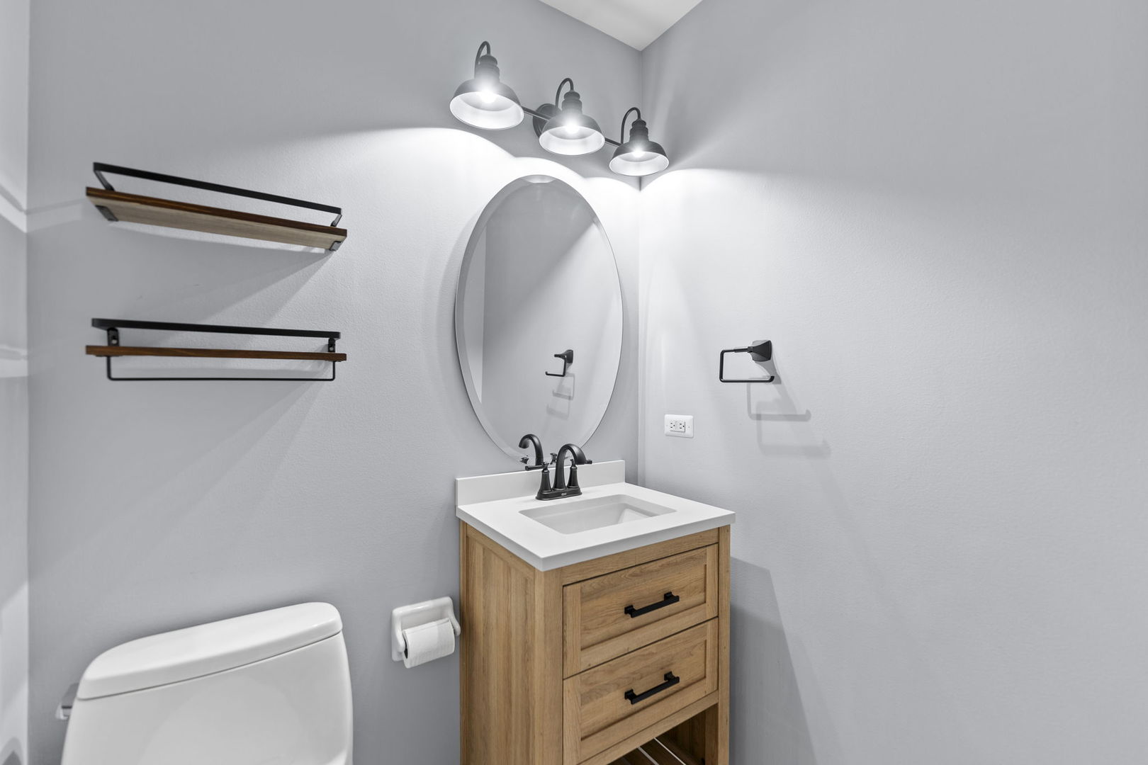 5509 Aspen Avenue Downers Grove, IL 60515 - Photo 23 of 38 a bathroom with a toilet a sink and mirror