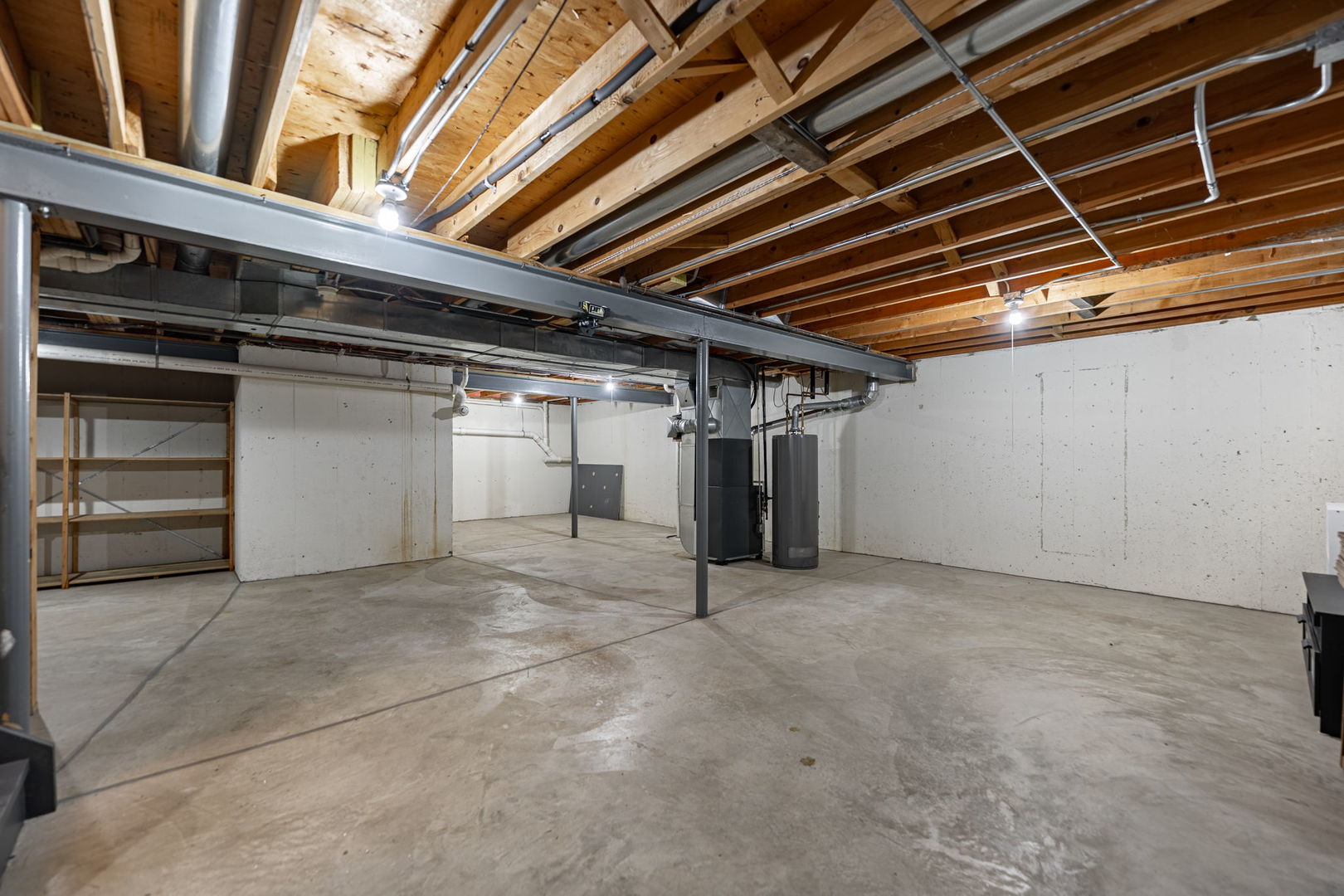5509 Aspen Avenue Downers Grove, IL 60515 - Photo 28 of 38 a view of an empty room