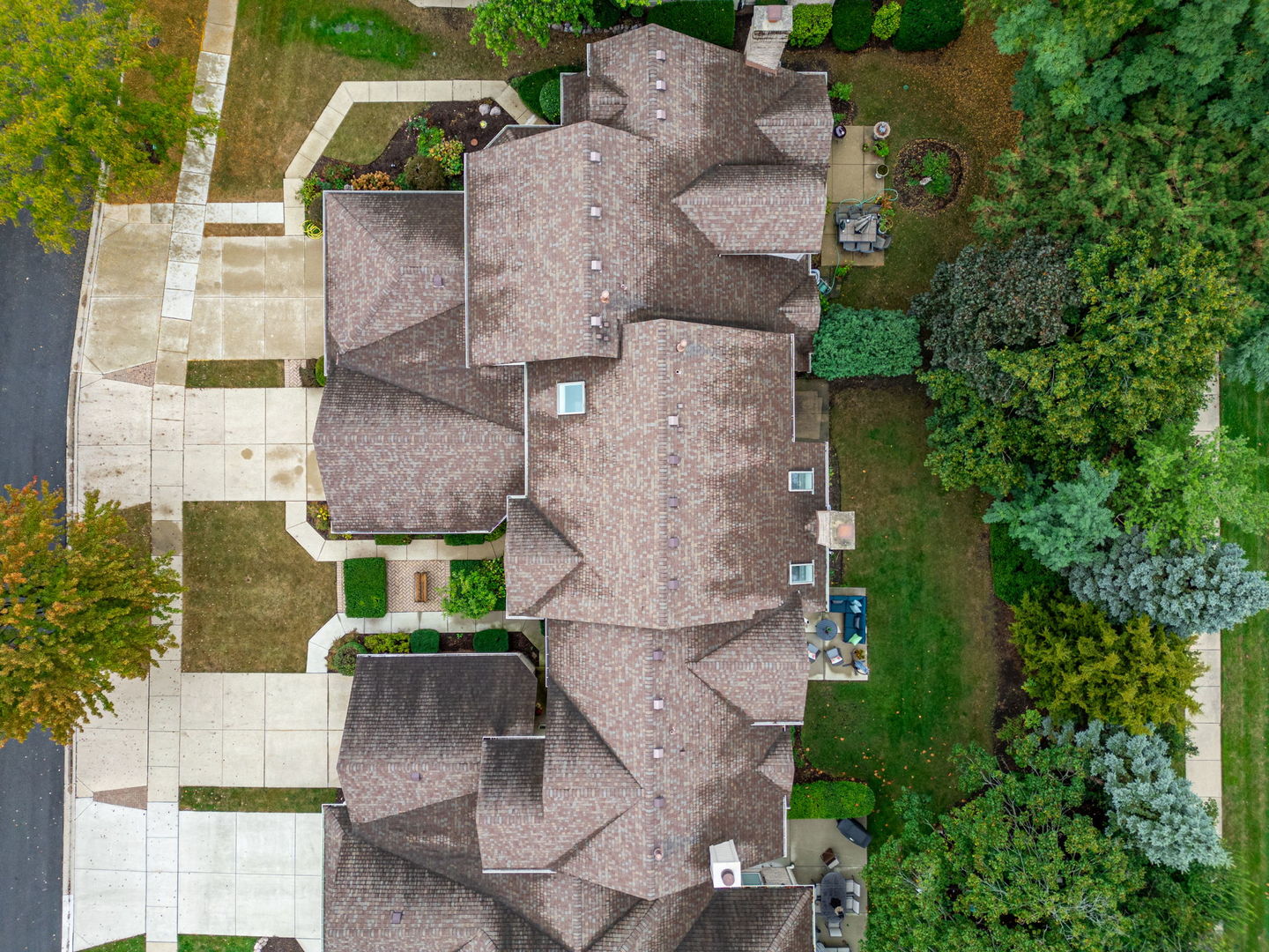 5509 Aspen Avenue Downers Grove, IL 60515 - Photo 32 of 38 an aerial view of multiple houses with outdoor space
