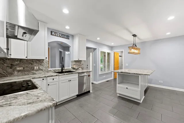 $530,000 | 5509 Aspen Avenue, Downers Grove, IL 60515