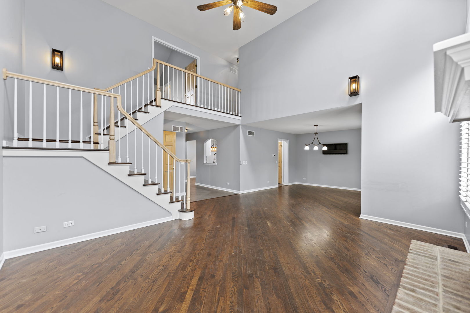 5509 Aspen Avenue Downers Grove, IL 60515 - Photo 10 of 38 a view of an entryway with wooden floor
