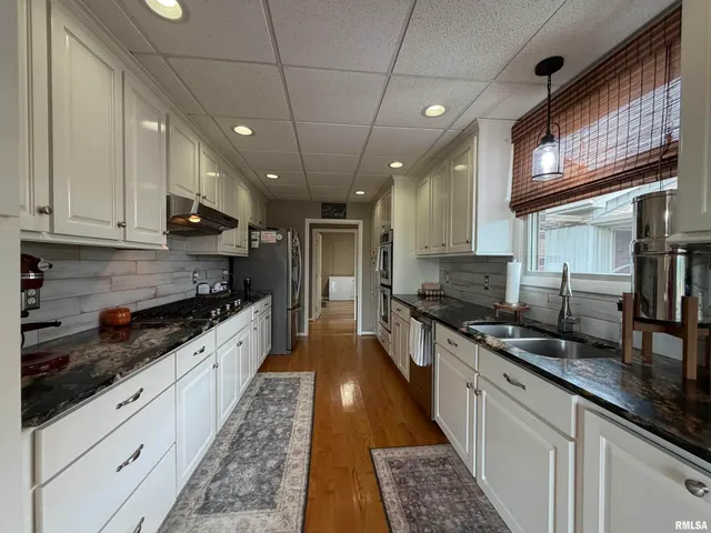 $404,100 | 842 Highway 14, Carmi, IL 62821