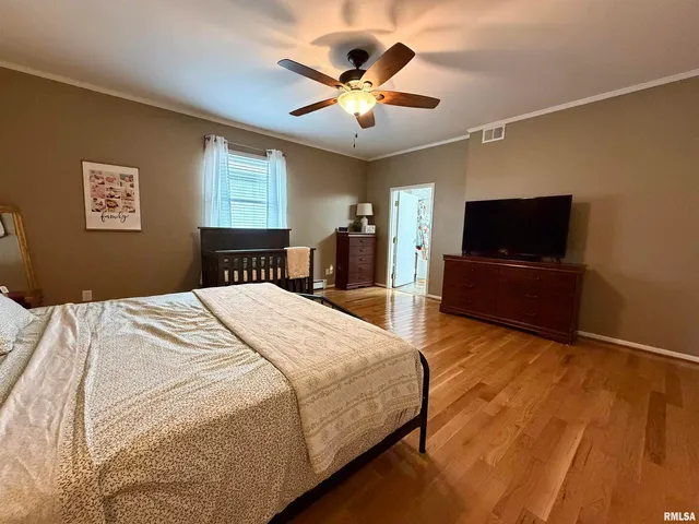 $404,100 | 842 Highway 14, Carmi, IL 62821