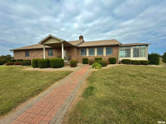$404,100 | 842 Highway 14, Carmi, IL 62821