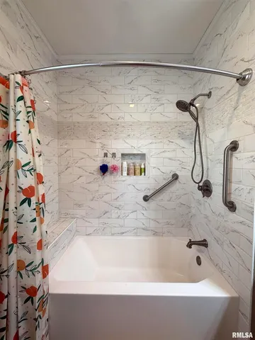 $404,100 | 842 Highway 14, Carmi, IL 62821