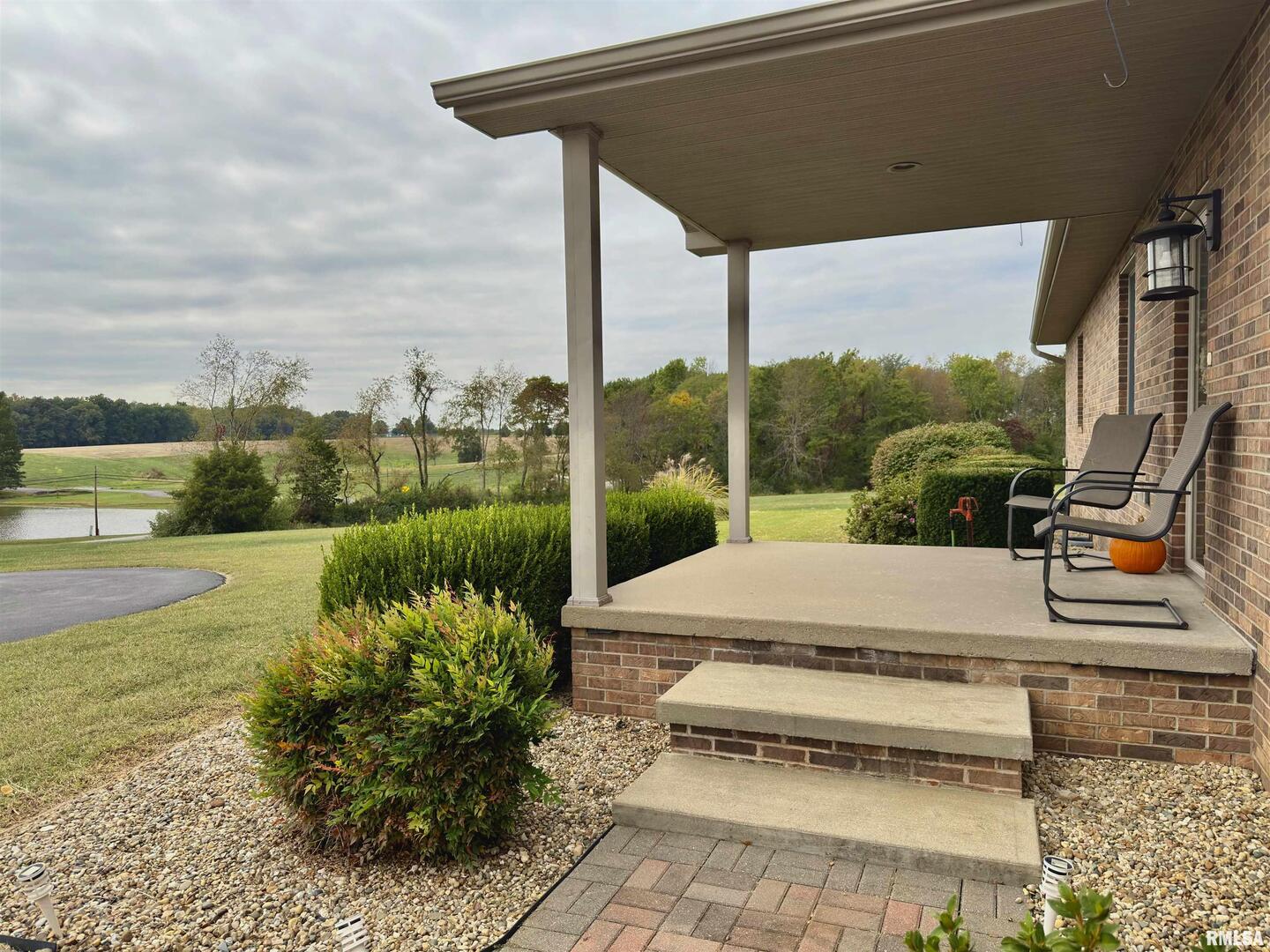 842 Highway 14 Carmi, IL 62821 - Photo 5 of 46